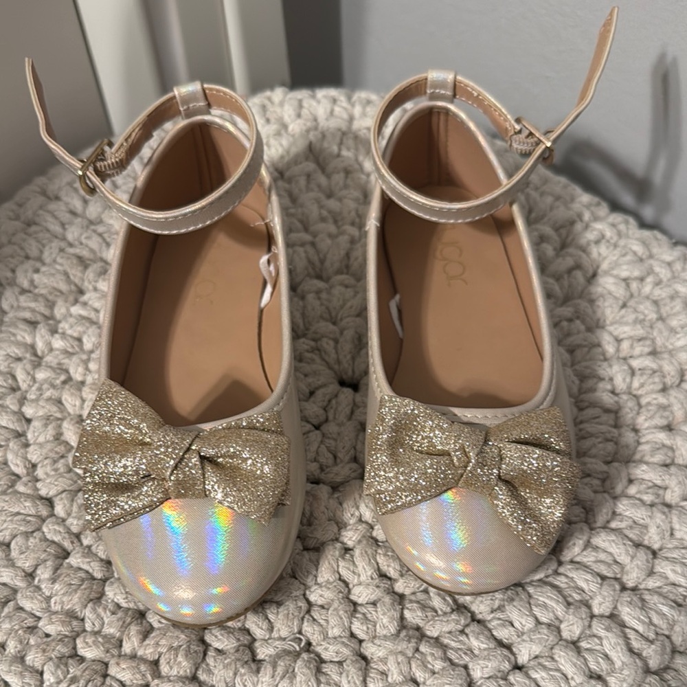Iridescent ballet flats with bow design